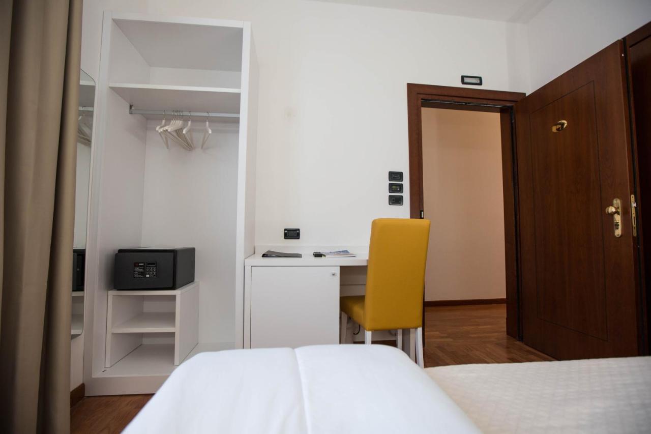 Hotel Palazzo Bello - Nuova Gestione レカナーティ エクステリア 写真