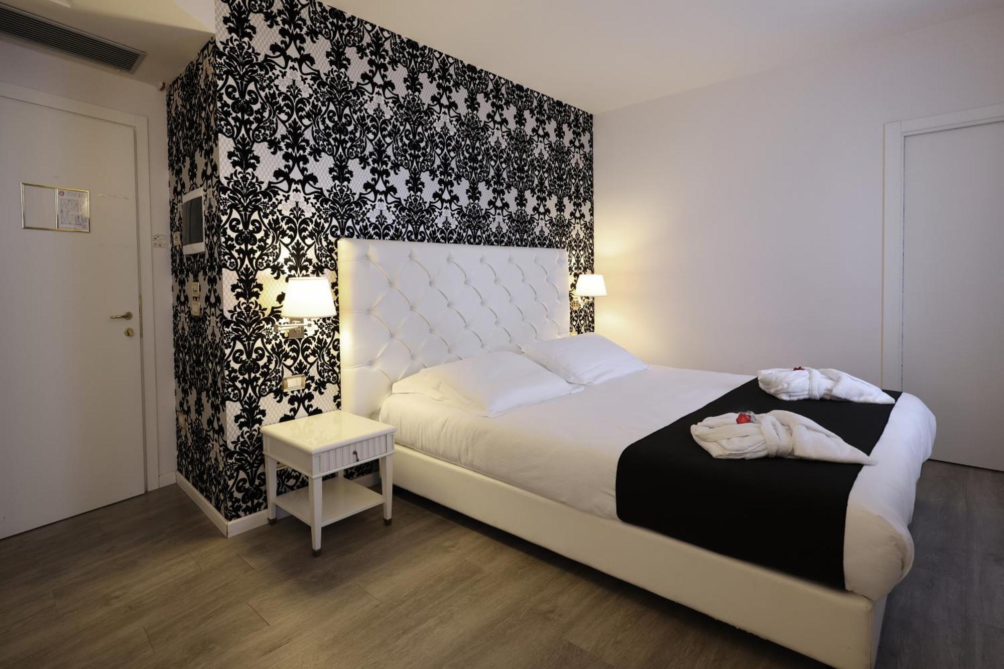 Hotel Palazzo Bello - Nuova Gestione レカナーティ エクステリア 写真