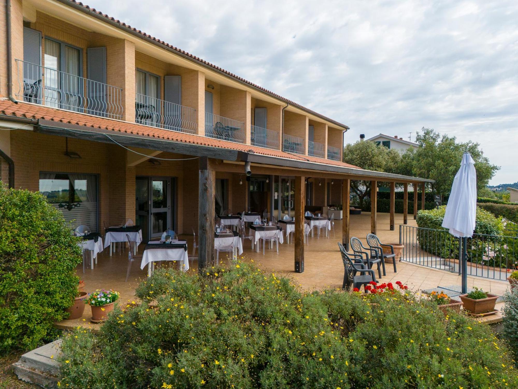 Hotel Palazzo Bello - Nuova Gestione レカナーティ エクステリア 写真