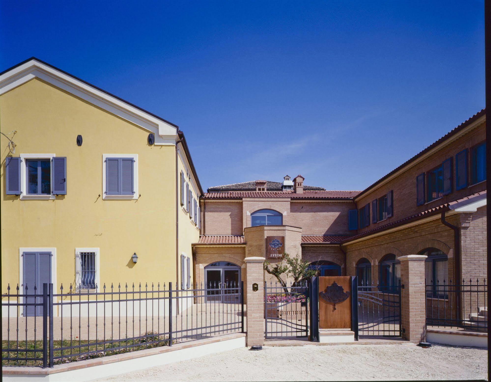 Hotel Palazzo Bello - Nuova Gestione レカナーティ エクステリア 写真