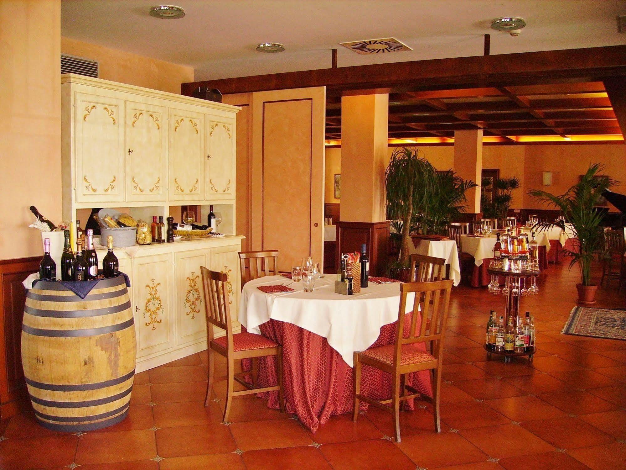 Hotel Palazzo Bello - Nuova Gestione レカナーティ エクステリア 写真